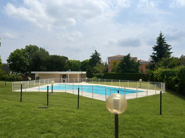 Appartement
         3 pièces
        - 60 m² Exclusivité 215 000 € *