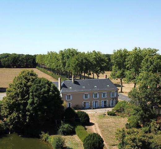 Grande propriété rénovée avec gîtes et 5 hectares de terrain aux portes de Tours
