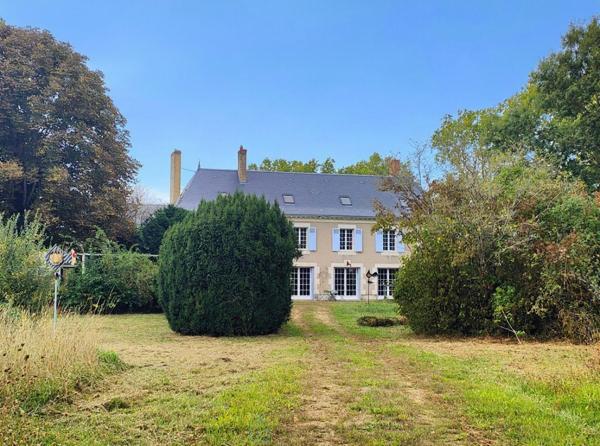 Grande propriété rénovée avec gîtes et 5 hectares de terrain aux portes de Tours