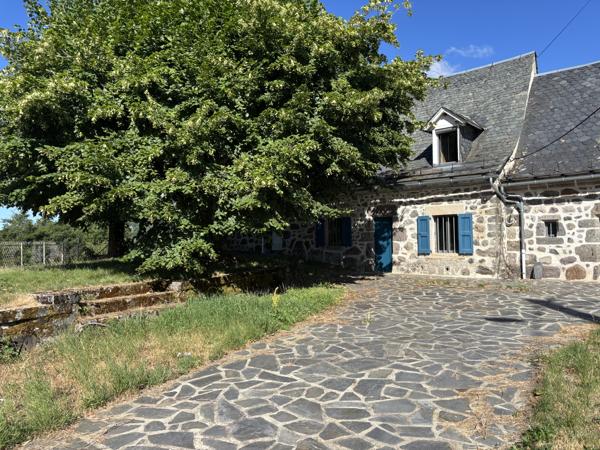 Maison 5 pièces en pierre VIC SUR CERE 15800