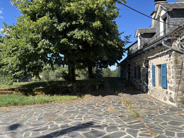 Maison 5 pièces en pierre VIC SUR CERE 15800