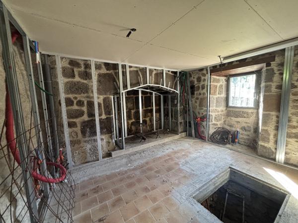 Maison 5 pièces en pierre VIC SUR CERE 15800