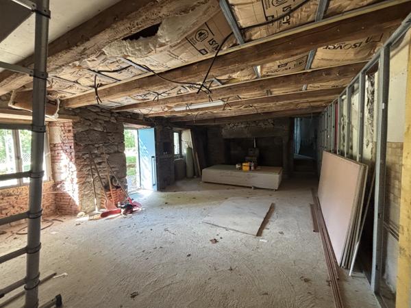 Maison 5 pièces en pierre VIC SUR CERE 15800