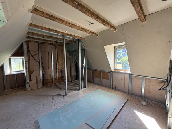Maison 5 pièces en pierre VIC SUR CERE 15800