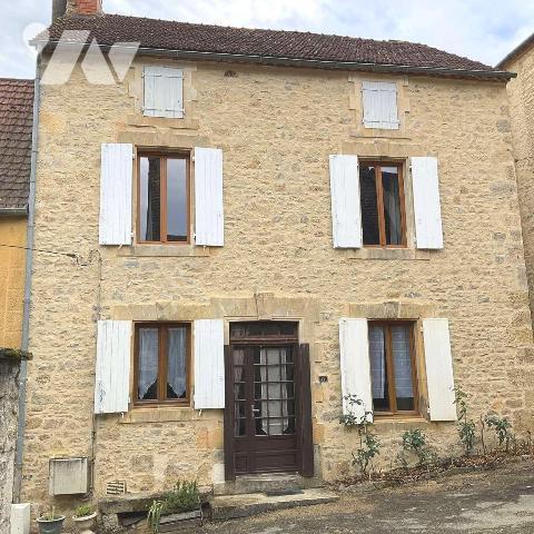 A VENDRE : Agréable maison en pierre, située dans village avec commerces, à 15 kilomètres au su...