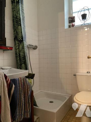 A VENDRE : Agréable maison en pierre, située dans village avec commerces, à 15 kilomètres au su...