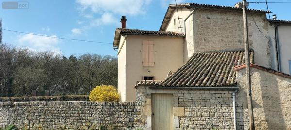 Maison de ville à vendre à Melle dans les Deux-Sèvres (79500), ref : 1685