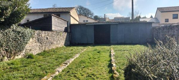 Maison de ville à vendre à Melle dans les Deux-Sèvres (79500), ref : 1685