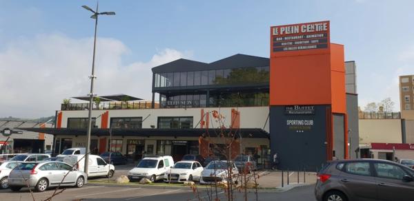 Dpt Isère (38), à vendre BOURGOIN JALLIEU Locaux commerciaux 115 m²