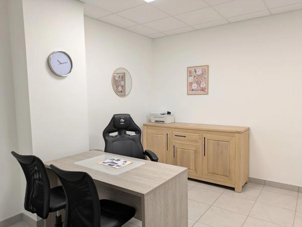 Dpt Isère (38), à vendre BOURGOIN JALLIEU Locaux commerciaux 115 m²