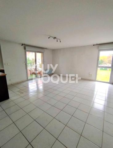 Appt T3 avec terrasse et parking dans résidence sécurisée avec piscine