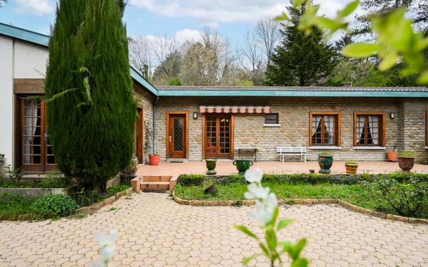 SAINT CYR AU MONT D'OR - MAISON DE 190 M2 - Agrandissement possible -TERRAIN DE 3 300 M2
