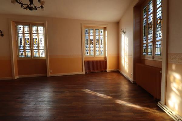 Maison de 200m², avec magasin au rez de chaussée