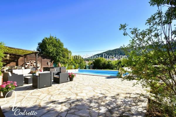 Villa 6 chambres avec terrain plat, piscine et 4 garages La Moutonne La Crau 155 m² habitables
