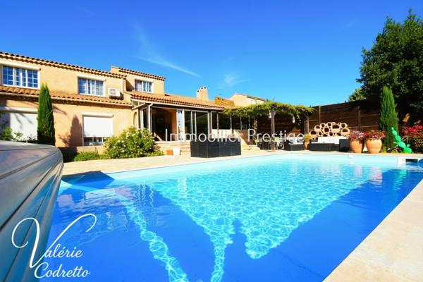 Villa 6 chambres avec terrain plat, piscine et 4 garages La Moutonne La Crau 155 m² habitables