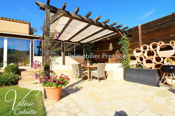 Villa 6 chambres avec terrain plat, piscine et 4 garages La Moutonne La Crau 155 m² habitables