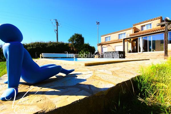 Villa 6 chambres avec terrain plat, piscine et 4 garages La Moutonne La Crau 155 m² habitables