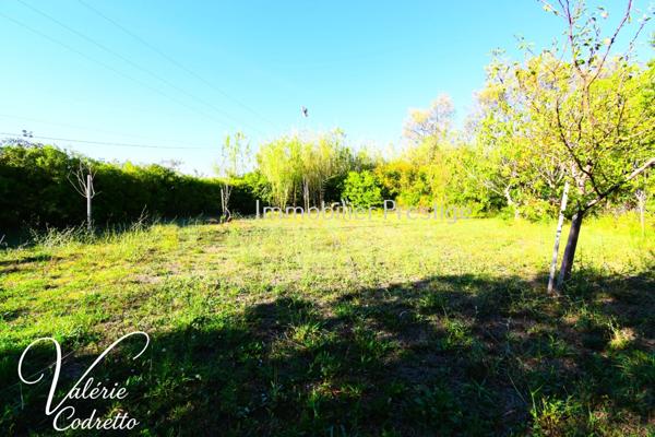 Villa 6 chambres avec terrain plat, piscine et 4 garages La Moutonne La Crau 155 m² habitables