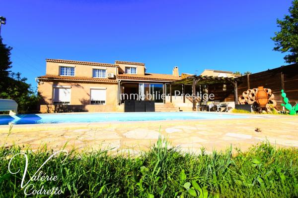 Villa 6 chambres avec terrain plat, piscine et 4 garages La Moutonne La Crau 155 m² habitables