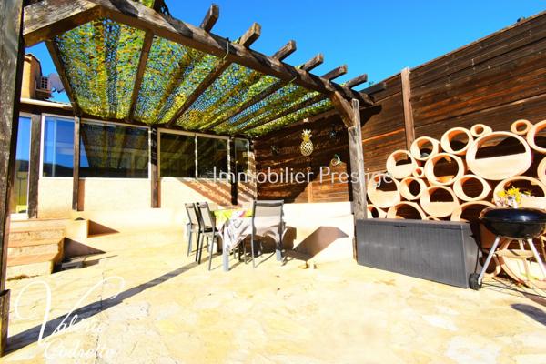 Villa 6 chambres avec terrain plat, piscine et 4 garages La Moutonne La Crau 155 m² habitables