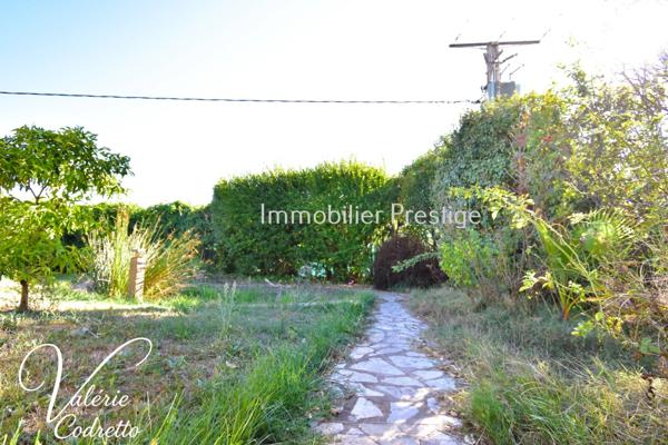 Villa 6 chambres avec terrain plat, piscine et 4 garages La Moutonne La Crau 155 m² habitables