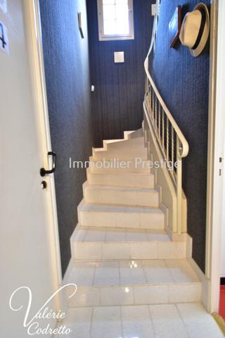 Villa 6 chambres avec terrain plat, piscine et 4 garages La Moutonne La Crau 155 m² habitables