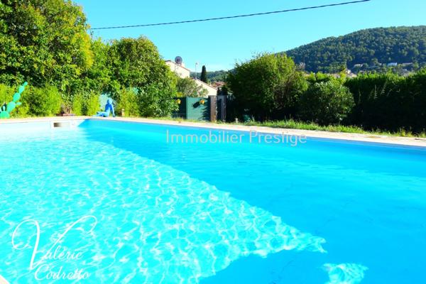 Villa 6 chambres avec terrain plat, piscine et 4 garages La Moutonne La Crau 155 m² habitables