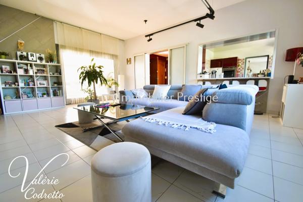 Villa 6 chambres avec terrain plat, piscine et 4 garages La Moutonne La Crau 155 m² habitables