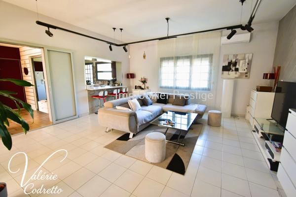 Villa 6 chambres avec terrain plat, piscine et 4 garages La Moutonne La Crau 155 m² habitables