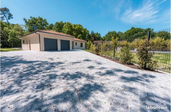 Superbe maison contemporaine avec piscine et double garage