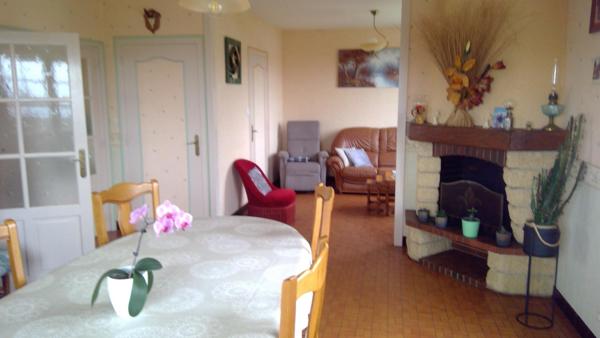 Maison en campagne à St Pierre des Echaubrognes des années 70 sur sous sol aménagé avec 3 chambres et 100m2 habitables