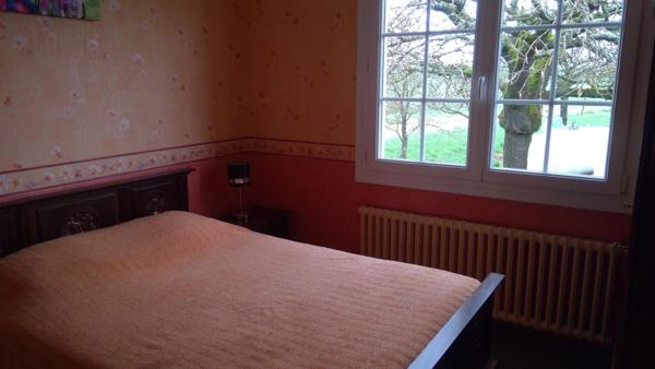 Maison en campagne à St Pierre des Echaubrognes des années 70 sur sous sol aménagé avec 3 chambres et 100m2 habitables