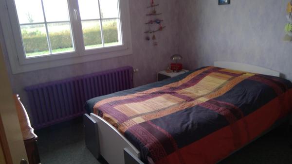 Maison en campagne à St Pierre des Echaubrognes des années 70 sur sous sol aménagé avec 3 chambres et 100m2 habitables