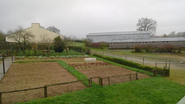 Maison en campagne à St Pierre des Echaubrognes des années 70 sur sous sol aménagé avec 3 chambres et 100m2 habitables