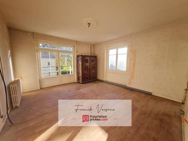 Maison de 212 m2 A VENDRE Les Herbiers  Centre Ville - 4 Chambres et un bureau  sur un terrain de 1150 m2