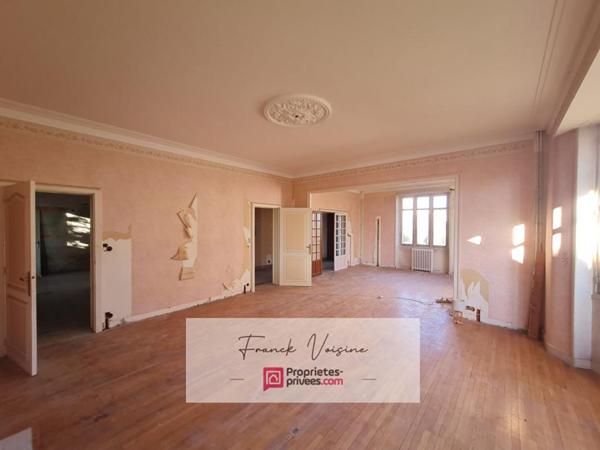 Maison de 212 m2 A VENDRE Les Herbiers  Centre Ville - 4 Chambres et un bureau  sur un terrain de 1150 m2