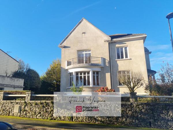 Maison de 212 m2 A VENDRE Les Herbiers  Centre Ville - 4 Chambres et un bureau  sur un terrain de 1150 m2