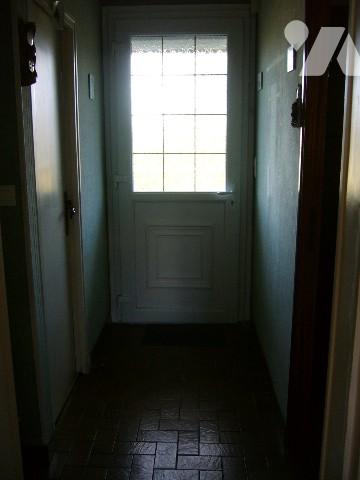 Maison T5 située à l'entrée du bourg avec garage et jardin. Commerces et école à proximité.