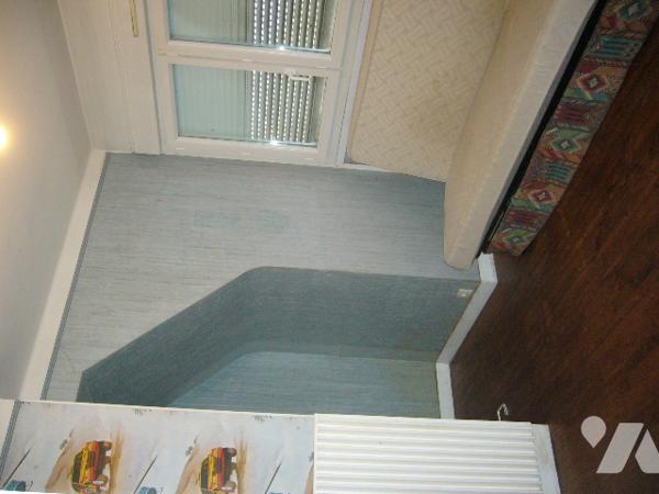 Maison T5 située à l'entrée du bourg avec garage et jardin. Commerces et école à proximité.