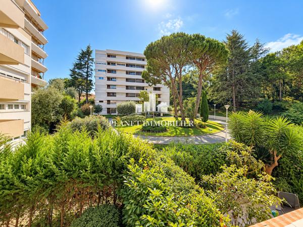 ANTIBES RESIDENCE VAUBAN - APPARTEMENT 3 PIECES PARKING ET CAVE