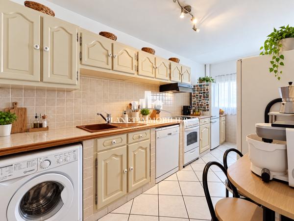 ANTIBES RESIDENCE VAUBAN - APPARTEMENT 3 PIECES PARKING ET CAVE