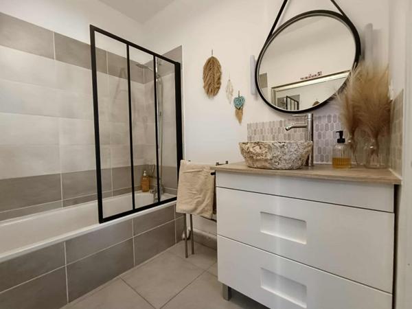 Appartement Istres 3 pièce(s) 75 m2 et Deux places parking