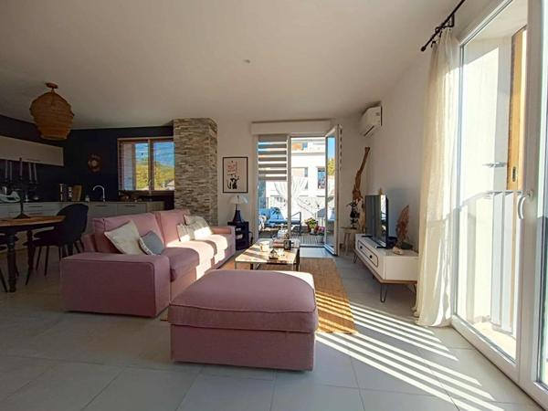 Appartement Istres 3 pièce(s) 75 m2 et Deux places parking