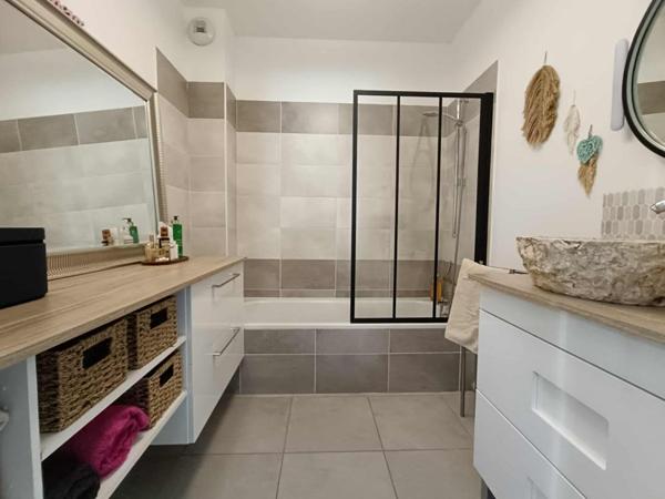 Appartement Istres 3 pièce(s) 75 m2 et Deux places parking