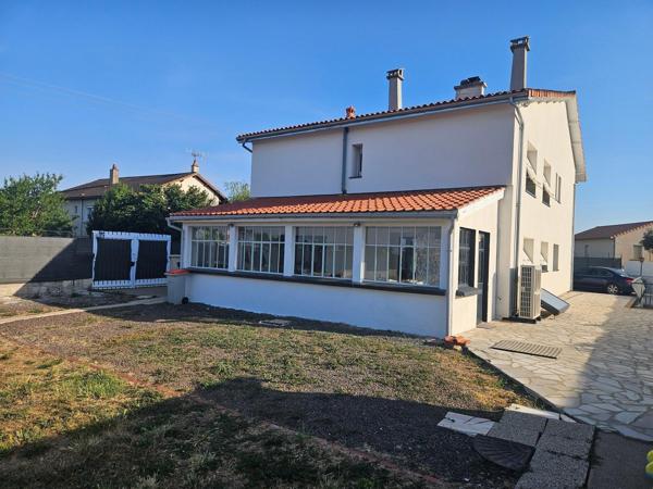 Maison à Thouars, 79100 - 7 pièces 190m²