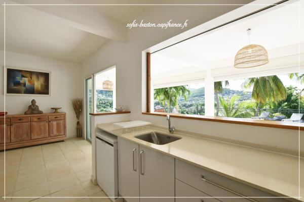 Les Trois-Îlets – Villa prestige T5 de 146 m² habitables (219 m² au total) avec piscine, solarium et vue mer imprenable- A Vendre 972