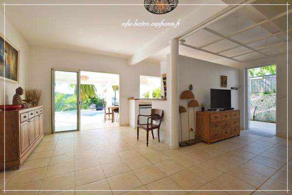 Les Trois-Îlets – Villa prestige T5 de 146 m² habitables (219 m² au total) avec piscine, solarium et vue mer imprenable- A Vendre 972