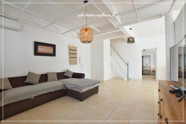 Les Trois-Îlets – Villa prestige T5 de 146 m² habitables (219 m² au total) avec piscine, solarium et vue mer imprenable- A Vendre 972