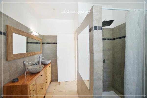 Les Trois-Îlets – Villa prestige T5 de 146 m² habitables (219 m² au total) avec piscine, solarium et vue mer imprenable- A Vendre 972