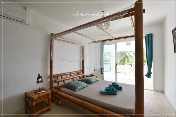 Les Trois-Îlets – Villa prestige T5 de 146 m² habitables (219 m² au total) avec piscine, solarium et vue mer imprenable- A Vendre 972